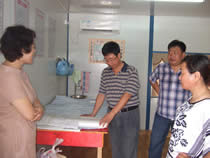 公司動態(tài)=2011年盛夏酷暑,公司領(lǐng)導(dǎo)慰問堅守生產(chǎn)一線的廣大員工-市行政服務(wù)中心西側(cè)商務(wù)樓項目.jpg